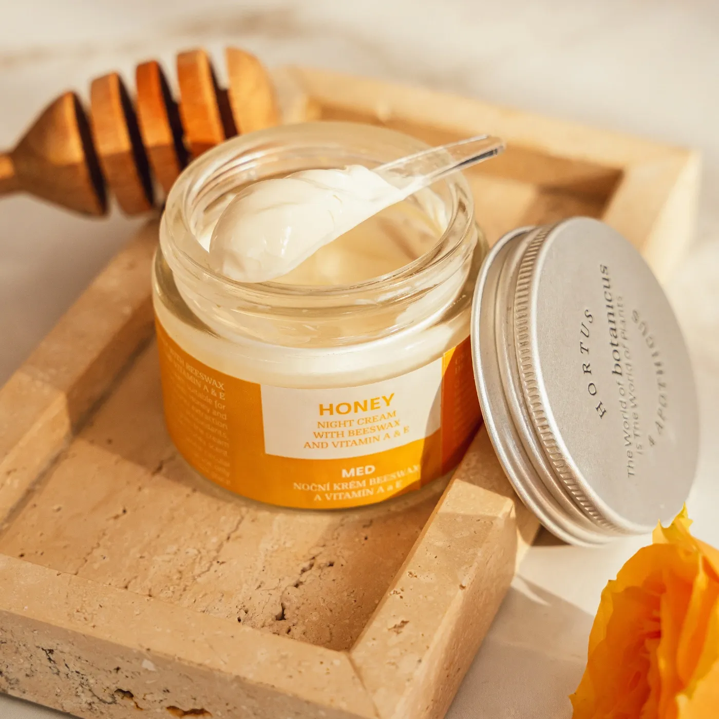 Cauti crema naturala cu Ceara de Albine pentru ten uscat si matur?